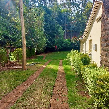 Kuniville Guest House ニエリ エクステリア 写真