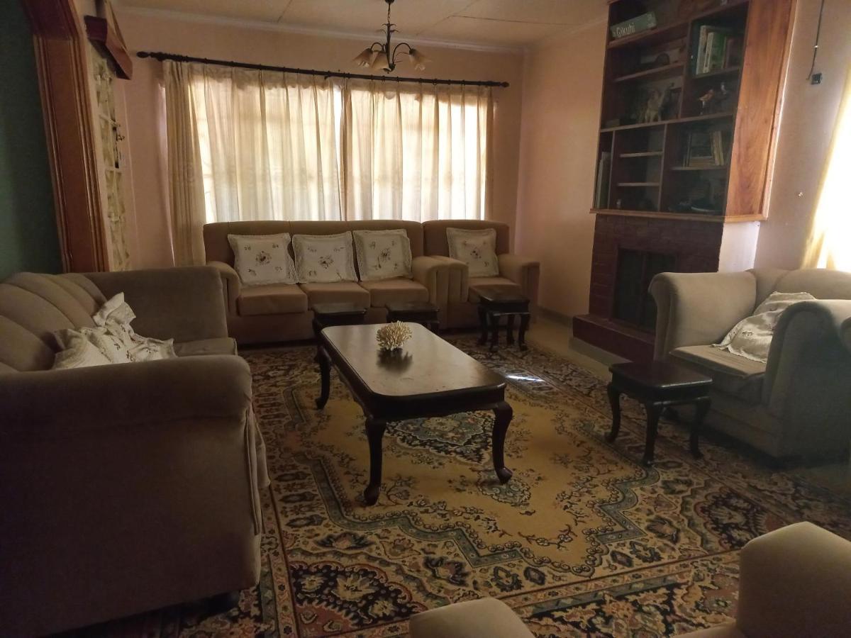 Kuniville Guest House ニエリ エクステリア 写真