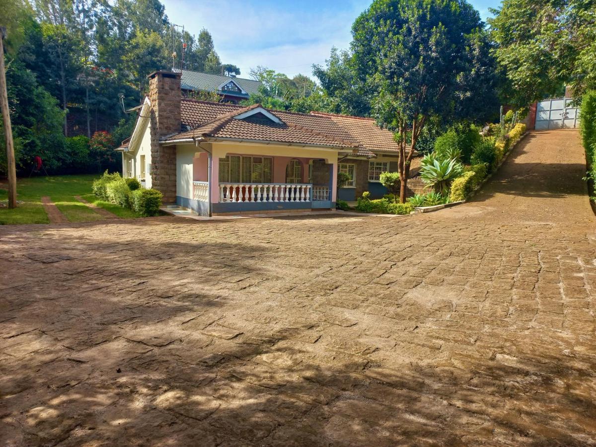 Kuniville Guest House ニエリ エクステリア 写真