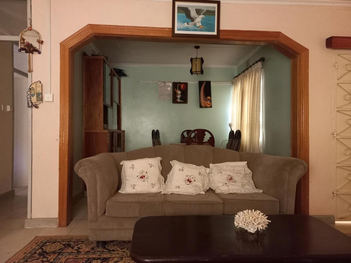 Kuniville Guest House ニエリ エクステリア 写真