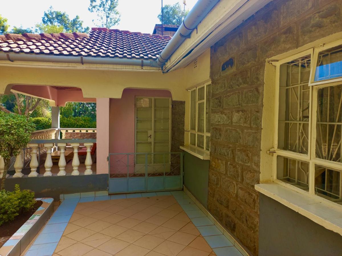 Kuniville Guest House ニエリ エクステリア 写真