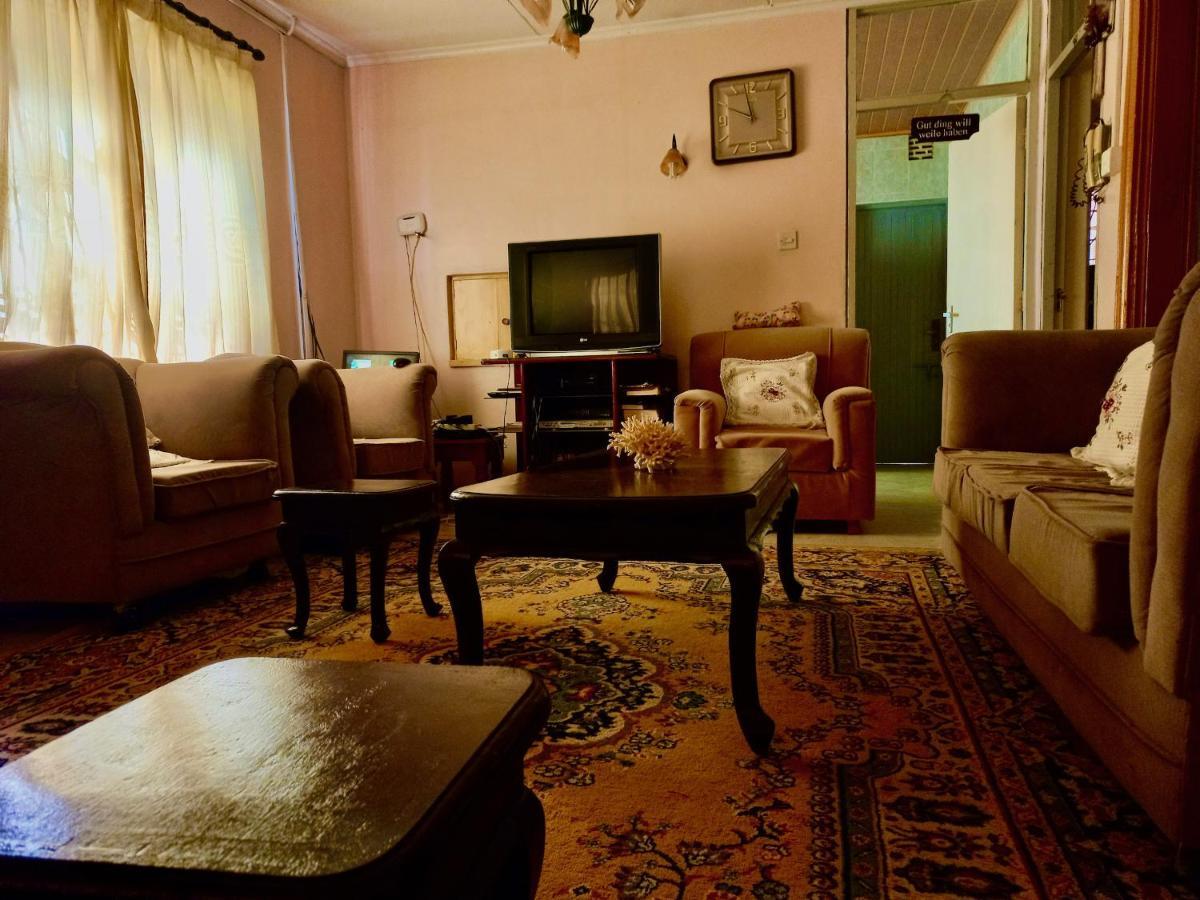 Kuniville Guest House ニエリ エクステリア 写真