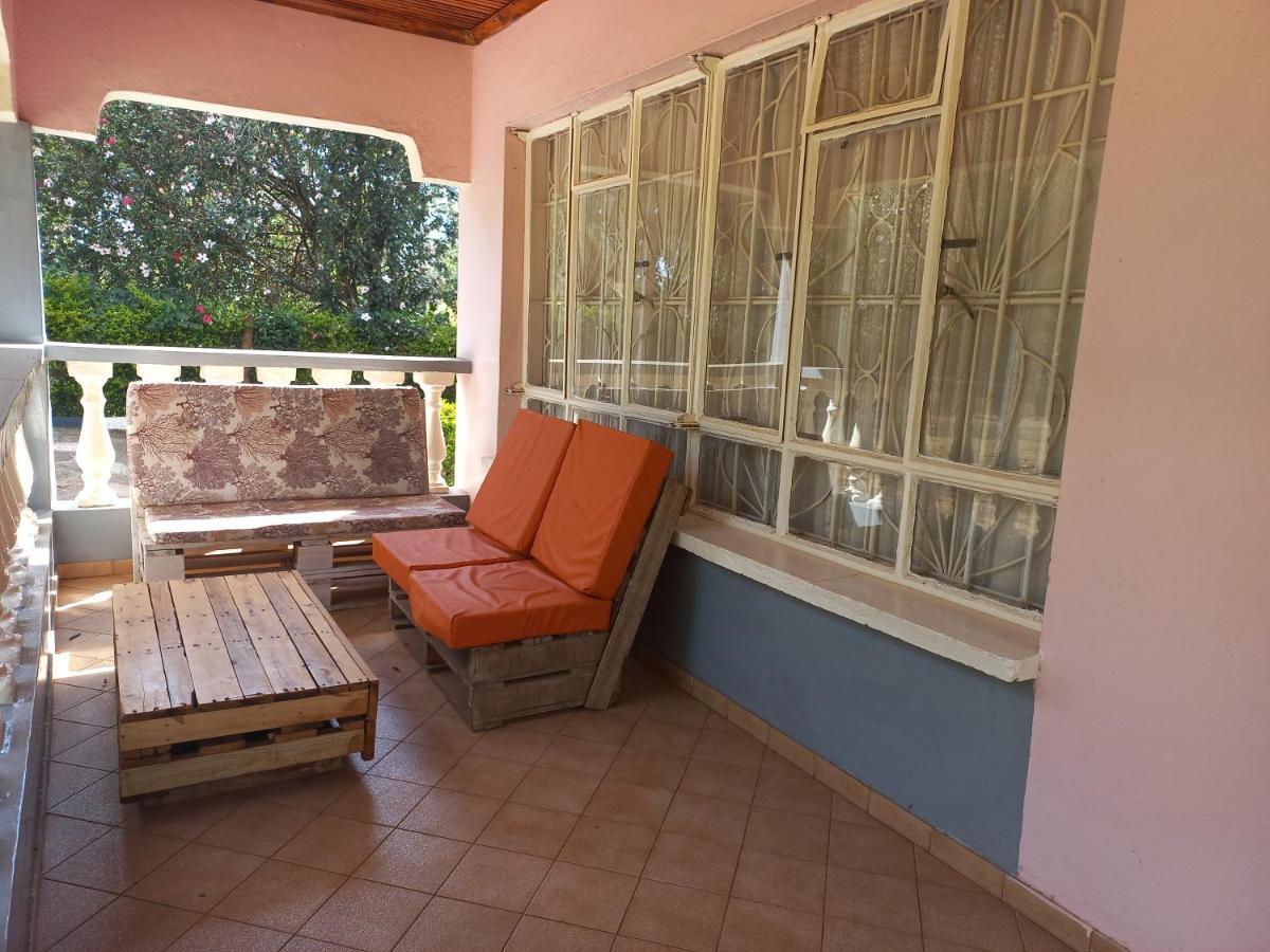Kuniville Guest House ニエリ エクステリア 写真