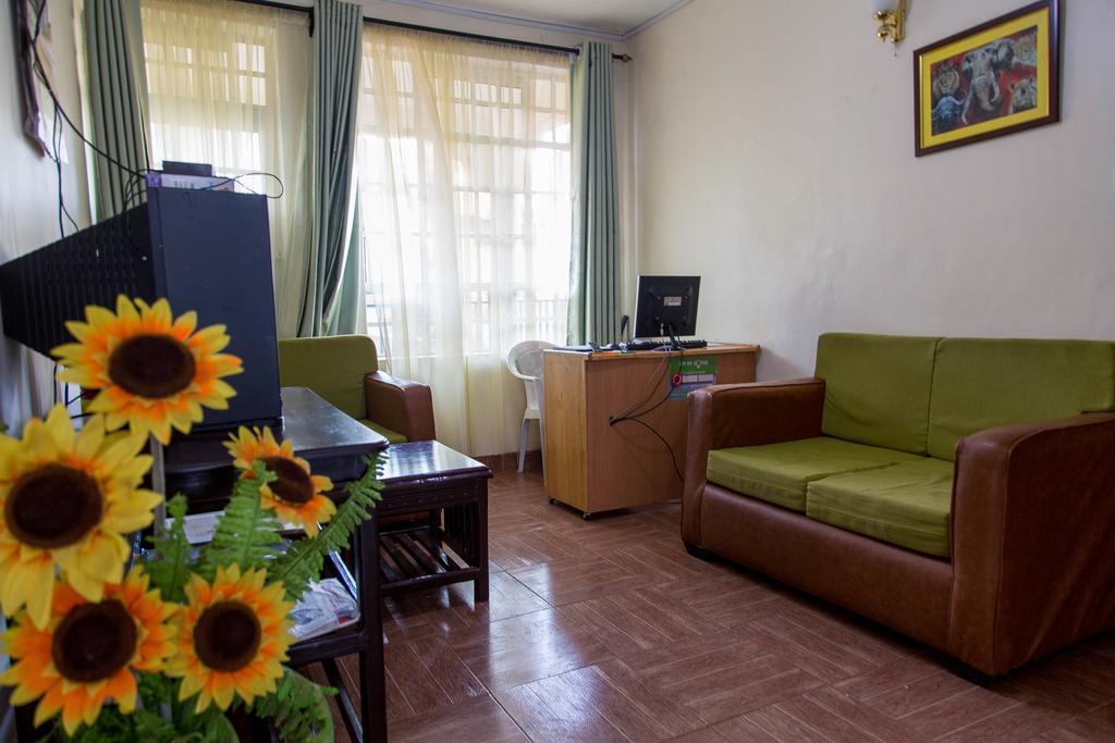 Kuniville Guest House ニエリ エクステリア 写真