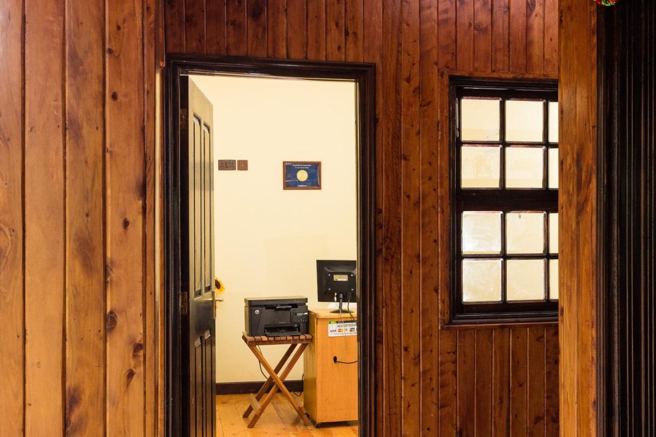 Kuniville Guest House ニエリ エクステリア 写真