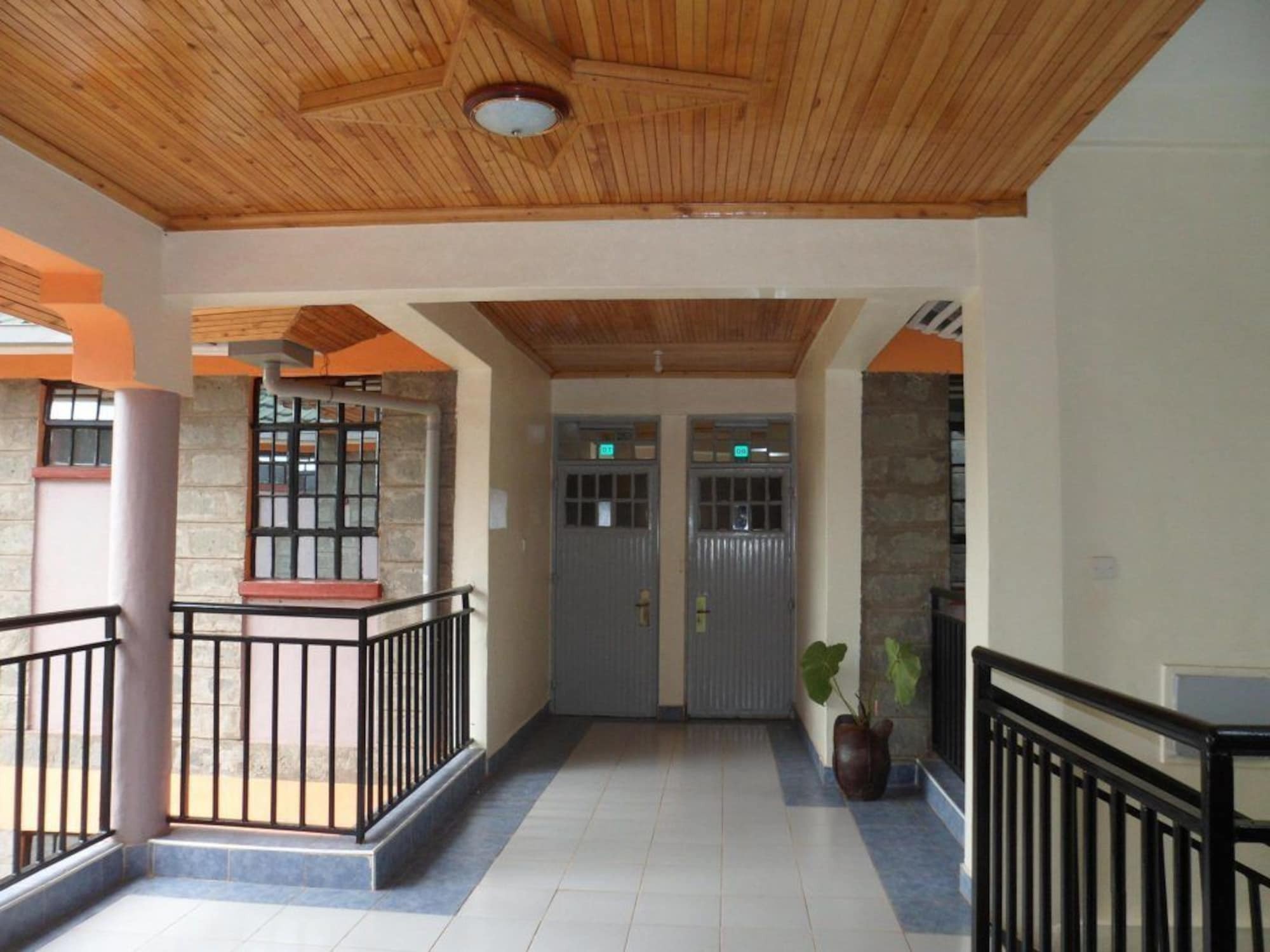 Kuniville Guest House ニエリ エクステリア 写真